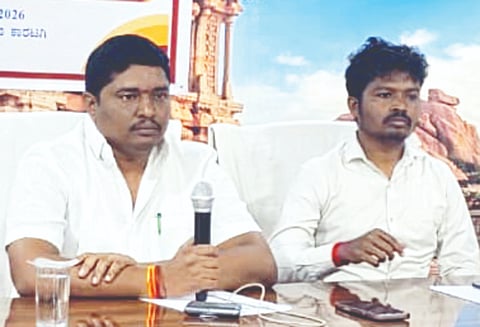 ಕಾರಟಗಿಯ ಪುರಸಭೆ ಸಭಾಂಗಣದಲ್ಲಿ ಬಜೆಟ್ ಪೂರ್ವಭಾವಿ ಸಭೆ ನಡೆಯಿತು. ಅಧ್ಯಕ್ಷ ಮಂಜುನಾಥ ಮೇಗೂರು, ಮುಖ್ಯಾಧಿಕಾರಿ ಸಾಬಣ್ಣ ಕಟ್ಟಿಕಾರ್ ಇದ್ದರು.