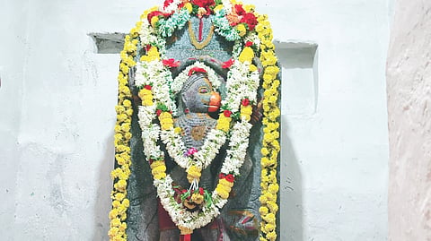 ತಾವರಗೇರಾದ ದರ್ಗಾ ಮುಂದಿನ ದೇವಸ್ಥಾನದಲ್ಲಿ ಪ್ರತಿಷ್ಠಾಪಿಸಲಾದ ಶ್ರೀ ಆಂಜನೇಯ ಶಿಲಾಮೂರ್ತಿ.