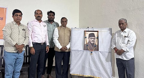 ಬಳ್ಳಾರಿಯ ಪಾಂಚಜನ್ಯ ಸಭಾಂಗಣದಲ್ಲಿ ನೇತಾಜಿ ಸುಭಾಷ್ ಚಂದ್ರಬೋಸ್ ಅವರ ಜಯಂತಿ ಆಚರಿಸಲಾಯಿತು. ನಿ.ಉಪನ್ಯಾಸಕ ಎನ್.ಬಸವರಾಜ್, ನಿ.ಮುಖ್ಯಗುರು ಎಂ.ವೇಣುಗೋಪಾಲ, ಎಬಿವಿಪಿ ನಗರಾಧ್ಯಕ್ಷ  ಜಗದೀಶ್ ಕನುಗೋಲು, ವಿದ್ಯಾರ್ಥಿ ಶಿಕ್ಷಣ ಸಂಸ್ಕೃತಿ ಸೇವಾ ಸಮಿತಿ ಕಾರ್ಯದರ್ಶಿ ಎಂ.ಮಲ್ಲಿಕಾರ್ಜುನ ಇದ್ದರು