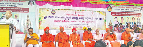 ಬಸವನಬಾಗೇವಾಡಿ ತಾಲೂಕಿನ ಡೋಣೂರು ಕಟ್ಟಿಮನಿ ಹಿರೇಮಠದಲ್ಲಿ ಶ್ರೀ ಮರುಳಸಿದ್ಧೇಶ್ವರ ಜಾತ್ರಾ ಮಹೋತ್ಸವ ಹಾಗೂ ಇತರೆ ಕಾರ್ಯಕ್ರಮದಲ್ಲಿ ಸಚಿವ ಶಿವಾನಂದ ಪಾಟೀಲ ಮಾತನಾಡಿದರು. ಡಾ. ಸಿದ್ಧಲಿಂಗ ಶಿವಾಚಾರ್ಯರು, ಡಾ.ಮಲಯಶಾಂತಮುನಿ ಶಿವಾಚಾರ್ಯರು, ಡಾ.ಶಿವಕುಮಾರ ಶಿವಾಚಾರ್ಯರು ಮತ್ತಿತರರಿದ್ದರು.
