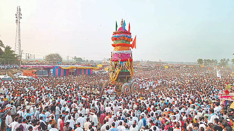 ಕುರುವತ್ತಿಯಲ್ಲಿ ಮಲ್ಲಿಕಾರ್ಜುನ ಹಾಗೂ ಬಸವೇಶ್ವರ ಸ್ವಾಮಿ ರಥೋತ್ಸವ ಸಂಭ್ರಮದಿಂದ ಜರುಗಿತು.