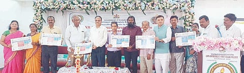 ಗಂಗಾವತಿ ತಾಲೂಕಿನ ಶ್ರೀರಾಮನಗರದ ಸಿಎನ್‌ಆರ್ ಸರ್ಕಾರಿ ಪದವಿ ಕಾಲೇಜಿನಲ್ಲಿ ಐಕ್ಯೂಎಸಿಯಿಂದ  ಹಮ್ಮಿಕೊಂಡ ರಾಜ್ಯಮಟ್ಟದ ಬೋಧಕರ ಸಾಮರ್ಥ್ಯ ಅಭಿವೃದ್ಧಿ ಕಮ್ಮಟದಲ್ಲಿ ಕಾಲೇಜು ಪ್ರವೇಶಾತಿ ಅಭಿಯಾನಕ್ಕೆ ಚಾಲನೆ ನೀಡಲಾಯಿತು. ಕೊಪ್ಪಳ ವಿವಿ ಕುಲಪತಿ ಪ್ರೊ.ಎಸ್.ವಿ.ಡಾಣಿ, ಪ್ರಾಂಶುಪಾಲ ಪ್ರೊ.ಸುಂಕೇಶ್ವರಿ ಕರಿಗೂಳಿ, ಭೂದಾನಿ ಚಿಲಕೂರಿ ರಾಮಕೃಷ್ಣ, ಆಹ್ವಾನಿತರಾದ ಪ್ರೊ.ಹೊನ್ನೂರ ಅಲಿ, ಡಾ.ಕೆ.ಸಿ.ಕುಲ್ಕರ್ಣಿ, ಡಾ.ರಾಮಕೃಷ್ಣ ಇತರರಿದ್ದರು.