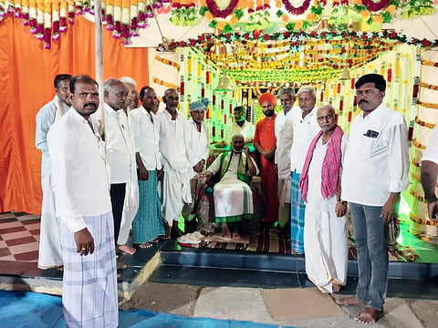 ಶಿರಹಟ್ಟಿ ಸಂಸ್ಥಾನ ಮಠದ ಶ್ರೀ ಫಕೀರ ಸಿದ್ಧರಾಮ ಜಗದ್ಗುರುಗಳು ಯತ್ನಳ್ಳಿ ಗ್ರಾಮಕ್ಕೆ ಆಗಮಿಸಿ ಭಿಕ್ಷಾಟನೆ, ವರ್ಷಾಸನೆ ಪಡೆಯುವ ಸಂಪ್ರದಾಯ ನೆರವೇರಿಸಿ ಆಶೀರ್ವದಿಸಿದರು.