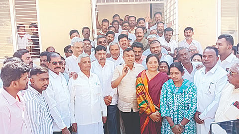 ನಂಜನಗೂಡು ಟಿಎಪಿಸಿಎಂಎಸ್ ಚುನಾವಣೆ ಫಲಿತಾಂಶ ಹೊರಬಿದಿದ್ದು, ಕುರಹಟ್ಟಿ ಮಹೇಶ್ ಬೆಂಬಲಿಗರ ತಂಡ ಜಯ ಪಡೆದಿದೆ. 