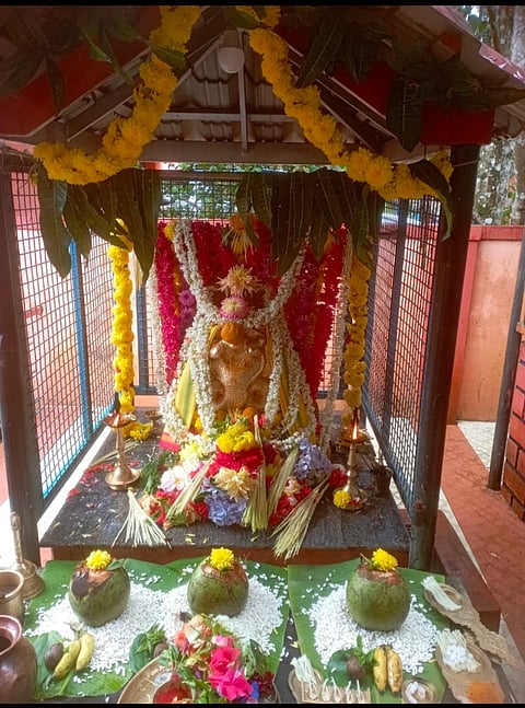 ಬೇಟೋಳಿ ಗ್ರಾಮದಲ್ಲಿರುವ ರಾಮನಗರ ಶ್ರೀ ಪುದುಪಾಡಿ ಅಯ್ಯಪ್ಪ ಸ್ವಾಮಿ ದೇವಸ್ಥಾನದಲ್ಲಿ ನಾಗರ ಪಂಚಮಿ ಪ್ರಯುಕ್ತ ನಾಗ ತಂಬಿಲ ಸೇವೆ ನೆರವೇರಿತು.