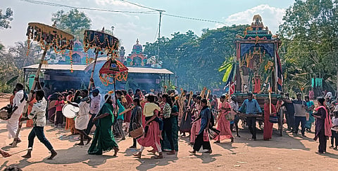 ಯಳಂದೂರು ತಾಲೂಕಿನ ಕಂದಹಳ್ಳಿ ಗ್ರಾಮದಲ್ಲಿ  ಮಹದೇಶ್ವಸ್ವಾಮಿಯ ರಥೋತ್ಸವ ನಡೆಯಿತು. 