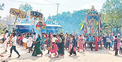 ಯಳಂದೂರು ತಾಲೂಕಿನ ಕಂದಹಳ್ಳಿ ಗ್ರಾಮದಲ್ಲಿ  ಮಹದೇಶ್ವಸ್ವಾಮಿಯ ರಥೋತ್ಸವ ನಡೆಯಿತು. 