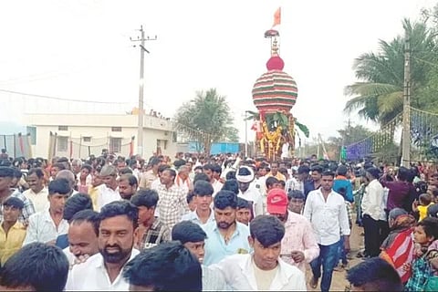 ಯಲಬುರ್ಗಾ ತಾಲೂಕಿನ ಯಾಪಲದಿನ್ನಿ ಗ್ರಾಮದ ಅವಧೂತ ಶುಕಮುನಿ ಸ್ವಾಮಿ ಜಾತ್ರಾಮಹೋತ್ಸವ ನಿಮಿತ್ತ ರಥೋತ್ಸವ ಜರುಗಿತು.