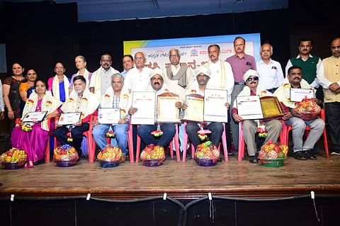 ಸಾಧಕರಿಗೆ ಪ್ರಶಸ್ತಿ ಪ್ರದಾನ ಸಮಾರಂಭ