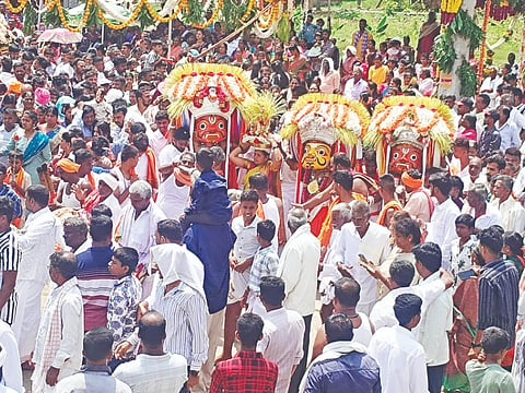 ಯಳವಾರೆ ಗ್ರಾಮದ ಬುಡಕಟ್ಟಿನ ಶ್ರೀ ಹುಚ್ಚಮ್ಮದೇವಿ ಅಮ್ಮನವರ ದೊಡ್ಡ ಬಾನದ ಪ್ರಯುಕ್ತ ವಿಶೇಷ ಪೂಜೆ ನಡೆಯಿತು.