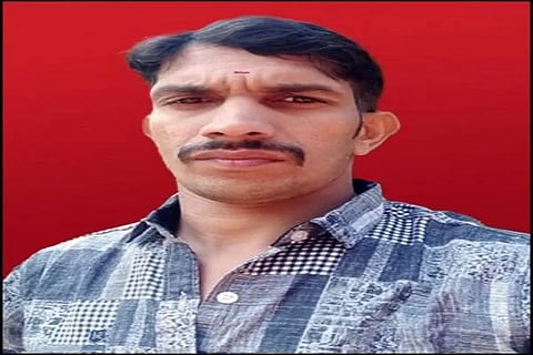 ಮರದ ರೆಂಬೆ ಬಿದ್ದು ಮೃತ ಪಟ್ಟ ಬೈಕ್‌ ಸವಾರ ರಘು