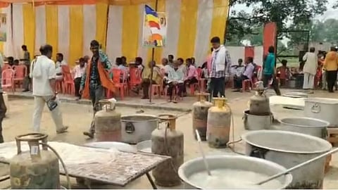 ಅಯೋಧ್ಯೆಯ ಕಾಂಗ್ರೆಸ್ ಕಾರ್ಯಕ್ರಮದಲ್ಲಿ ಮೀನು ಊಟದ ವಿವಾದ