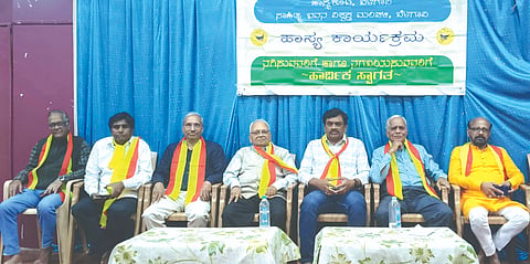 ಬೆಳಗಾವಿಯ ಕನ್ನಡ ಸಾಹಿತ್ಯ ಭವನದಲ್ಲಿ ಕರೋಕೆ ಕನ್ನಡ ಹಾಡುಗಳು-ಭಾವಗೀತೆಗಳು ಎಂಬ ವಿಶೇಷ ಕಾರ್ಯಕ್ರಮ ಜರುಗಿತು. ಎಂ.ಬಿ.ಹೊಸಳ್ಳಿ, ಎಂ.ಎಸ್.ಇಂಚಲ, ಪ್ರೊ.ಜಿ.ಕೆ.ಕುಲರಣ್ಣ, ಚಂದ್ರಶೇಖರ ಹಿರೇಮಠ, ಚಿದಂಬರ ಮುನವಳ್ಳಿ ಇತರರಿದ್ದರು.