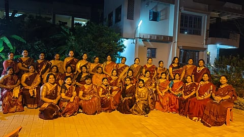 ಗದಗ ಸಜ್ಜನರ ಕಾಲೋನಿಯಲ್ಲಿ ರೆಡ್ಡಿ ಮಹಿಳಾ ಸಂಗದ ವತಿಯಿಂದ ಅಂಬೇಡ್ಕರ ಅವರ ಚಿಂತನೆಗಳ ಕುರಿತು ಕಾರ್ಯಕ್ರಮ ಹಮ್ಮಿಕೊಳ್ಳಲಾಗಿತ್ತು. ವಿಜಯಲಕ್ಷಿ$್ಮ ಅಳಗವಾಡಿ, ಸುಧಾ ಹುಚ್ಚಣ್ಣವರ, ವೀಣಾ ತಿರ್ಲಾಪೂರ, ದ್ರಾಾಯಿಣಿ ಶಿವಪ್ಪಗೌಡ, ಶಾರದಾ ಕವಲೂರು, ಶೋಭಾ ಪಾಟೀಲ, ವಿದ್ಯಾ ಕೊಳ್ಳಿ, ಜಯಶ್ರೀ ಕೆಂಚರೆಡ್ಡಿ, ಲಕ್ಷಿ$್ಮ ಸೋಮನಗೌಡರ, ಶ್ರೀದೇವಿ ಇನಾಮತಿ, ಸುರೇಖಾ ಇನಾಮತಿ, ಲಲಿತ ಕುರ್ತುಕೋಟಿ ಹಲವರು ಇದ್ದರು.