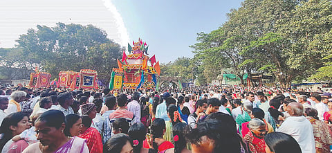 ಹನುಮಂತನಗರದ ಶ್ರೀಆತ್ಮಲಿಂಗೇಶ್ವರ ಕ್ಷೇತ್ರದ ದೇವಸ್ಥಾನದ ಆವರಣದಲ್ಲಿ ಶಿವರಾತ್ರಿ ಹಬ್ಬದ ಪ್ರಯುಕ್ತ ರಥೋತ್ಸವ ವಿಜೃಂಭಣೆಯಿಂದ ಜರುಗಿತು.
