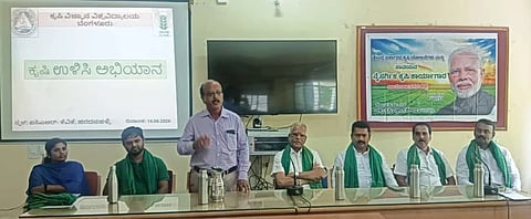  ಚಾಮರಾಜನಗರ ತಾಲೂಕಿನ ಹರದನಹಳ್ಳಿ ಕೃಷಿ ವಿಜ್ಞಾನ ಕೇಂದ್ರದಲ್ಲಿ ಬಿಜೆಪಿ ರೈತ ಮೋರ್ಚಾದಿಂದ ಮಂಗಳವಾರ ಆಯೋಜಿಸಿದ್ದ ನೈಸರ್ಗಿಕ ಮತ್ತು ಸಾವಯವ ಕಾರ್ಯಗಾರದಲ್ಲಿ ಕೆವಿಕೆ ಮುಖ್ಯಸ್ಥ ಡಾ.ಎನ್.ಟಿ.ನರೇಶ್ ಮಾತನಾಡಿದರು. ಬಿಜೆಪಿ ಜಿಲ್ಲಾಧ್ಯಕ್ಷ ಸಿ.ಎಸ್.ನಿರಂಜನ್‌ಕುಮಾರ್, ಪ್ರೊ.ಕೆ.ಆರ್.ಮಲ್ಲಿಕಾರ್ಜುನಪ್ಪ, ಡಾ. ಪಂಪನಗೌಡ, ಡಾ. ಶೃತಿ, ಯೋಗೇಶ್ ಇದ್ದರು.