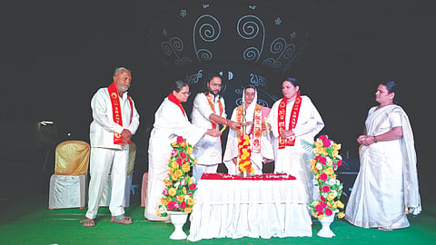ರಾಯಬಾಗ ಪಟ್ಟಣದಲ್ಲಿ ಬ್ರಹ್ಮಕುಮಾರಿ ಈಶ್ವರೀಯ ವಿಶ್ವವಿದ್ಯಾಲಯದಿಂದ ಹಮ್ಮಿಕೊಂಡಿದ್ದ ಆಧ್ಯಾತ್ಮಿಕ ರಹಸ್ಯ ಕಾರ್ಯಕ್ರಮವನ್ನು ಜಿಪಂ ಮಾಜಿ ಸದಸ್ಯ ಪ್ರಣಯ ಪಾಟೀಲ ಉದ್ಘಾಟಿಸಿದರು. ಭ್ರಮರಾಂಬಿಕಾದೇವಿ, ಬಿ.ಕೆ.ಸವಿತಾ, ಅಪ್ಪಾಸಾಹೇಬ ಮುಗಳಖೋಡ ಇತರರಿದ್ದರು.