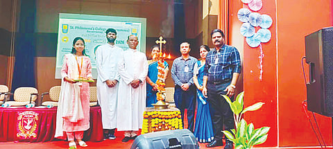 ಸಂತ ಫಿಲೋಮಿನಾ ಕಾಲೇಜಿನಲ್ಲಿ ಆಯೋಜಿಸಿದ್ದ ರಾಷ್ಟ್ರೀಯ ವಿಜ್ಞಾನ ದಿನ ಆಚರಣೆಯಲ್ಲಿ ಪ್ರೊ.ಡಾ.ಎಸ್.ಕೃಷ್ಣವೇಣಿ, ಡಾ.ಲೌರ್ದು ಪ್ರಸಾದ್ ಜೋಸೆಫ್, ಎಸ್.ಡೇವಿಡ್ ಸಗಯರಾಜ್, ರೊನಾಲ್ಡ್ ಪ್ರಕಾಶ್ ಕುಟಿನ್ಹಾ, ಥಾಮಸ್ ಗುಣಶೀಲನ್, ಡಾ.ಸಿ.ಸಚ್ಚಿನ್,  ಆರ್.ಬ್ರಿಟ್ಟೊ ಡೊಮಿನಿಕ್, ರಾಯನ್, ಡಾ.ವಿ.ದೀಪಾ ಇದ್ದರು.