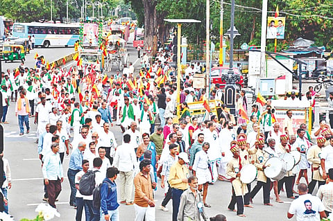 ಗಮನ ಸೆಳೆದ ನಾಲ್ವಡಿ ಕೃಷ್ಣರಾಜ ಒಡೆಯರ್ ಭಾವಚಿತ್ರ ಮೆರವಣಿಗೆ