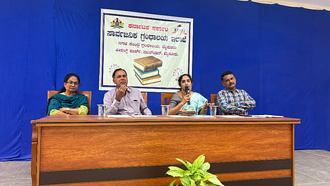  ಪೀಪಲ್ಸ್ ಪಾರ್ಕ್ ನಗರ ಕೇಂದ್ರ ಗ್ರಂಥಾಲಯದಲ್ಲಿ ಆಯೋಜಿಸಿದ್ದ ಕಲ್ಪಿತ ಸ್ಪರ್ಧಾತ್ಮಕ ಪರೀಕ್ಷಾ ಕಾರ್ಯಕ್ರಮದಲ್ಲಿ ಅಬಕಾರಿ ಇಲಾಖೆಯ ಬೆಂಗಳೂರಿನ ಉಪ ಆಯುಕ್ತೆ ಸ್ಮಿತಾ ರಾವ್ ಮಾತನಾಡಿದರು. ಬಿ.ಮಂಜುನಾಥ, ರಮೇಶ್ ನರಸಯ್ಯ, ಸುಮಾ ಬಿ.ಕೋಡಿಹಳ್ಳಿ ಇದ್ದರು.