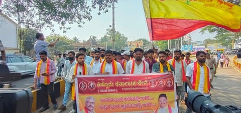  ಬೆಳಗಾವಿಯಲ್ಲಿ ಶುಕ್ರವಾರ ವಿವಿಧ ಬೇಡಿಕೆಗಳ ಈಡೇರಿಕೆಗೆ ಆಗ್ರಹಿಸಿ ಕಿತ್ತೂರು ಕರ್ನಾಟಕ ಸೇನೆಯಿಂದ ಪ್ರತಿಭಟಿಸಲಾಯಿತು. 