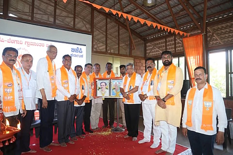  ಬೆಳಗಾವಿ ಗ್ರಾಮಾಂತರ ಬಿಜೆಪಿ ಜಿಲ್ಲಾ ಮಟ್ಟದ ಪ್ರಶಿಕ್ಷಣ ವರ್ಗದ ಉದ್ಘಾಟನೆಯಲ್ಲಿ ಜಗದೀಶ ಶೆಟ್ಟರ, ಎನ್.ರವಿಕುಮಾರ, ಸುಭಾಸ ಪಾಟೀಲ, ವಿಠ್ಠಲ ಹಲಗೇಕರ, ಮಹಾಂತೇಶ ದೊಡಗೌಡ್ರ, ಜಗದೀಶ ಮೆಟಗುಡ್ಡ, ಡಾ.ವಿಶ್ವನಾಥ ಪಾಟೀಲ ಇತರರು ಪಾಲ್ಗೊಂಡಿದ್ದರು.