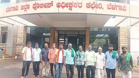 ಬೆಳಗಾವಿ ಎಸ್ಪಿ ಕಚೇರಿ ಎದುರು ಶುಕ್ರವಾರ ಪ್ರತಿಭಟನೆ ನಡೆಸಿದ ಹೆಬ್ಬಾಳ ಗ್ರಾಮಸ್ಥರು ಕುಡಿಯುವ ನೀರಿನ ದುರುಪಯೋಗ ತಡೆಗೆ ಆಗ್ರಹಿಸಿದರು. ರಾವಸಾಹೇಬ ಪಾಟೀಲ, ಸಚಿನ ಕಾಗಲಕರ, ಪದ್ಮರಾಜ ಪಾಟೀಲ, ದುಂಡಪ್ಪ ಮುನ್ನೋಳಿ ಇತರರಿದ್ದರು.