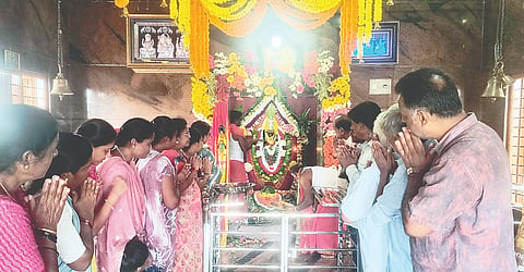 ಹಲಗೂರು ಗ್ರಾಮ ದೇವತೆ ಪಟ್ಟಲದಮ್ಮನ ದೇವಸ್ಥಾನದಲ್ಲಿ ವಿಶೇಷ ಪೂಜೆ. 