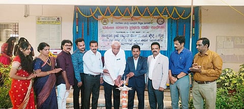 ಹಾಸನ ನಗರದ ಗಂಧದಕೋಠಿ ಮಹಿಳಾ ಸರ್ಕಾರಿ ಪ್ರಥಮ ದರ್ಜೆ ಕಾಲೇಜಿನಲ್ಲಿ ಆಯೋಜಿಸಿದ್ದ ಪಠ್ಯೇತರ ಚಟುವಟಿಕೆಗಳ ಸಮಾರೋಪ ಸಮಾರಂಭವನ್ನು ಗಣ್ಯರು ಉದ್ಘಾಟಿಸಿದರು. ನಿವೃತ್ತ ಶಿಕ್ಷಣಾಧಿಕಾರಿ ಜೆ.ಬಿ. ತಮ್ಮಣ್ಣಗೌಡ,  ಡಿ.ಕೆ. ಮಂಜಯ್ಯ, ಮೋಹನ್‌ಕುಮಾರ್, ಕಾಂತರಾಜು, ಪೂರ್ಣಿಮಾ, ಲೋಕೇಶ್ ಇತರರಿದ್ದರು.