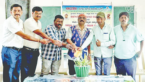  ಕಿಕ್ಕೇರಿ ಸರ್ಕಾರಿ ಪದವಿಪೂರ್ವ ಕಾಲೇಜಿನಲ್ಲಿ ಆದರ್ಶ ಸುಗಮ ಸಂಗೀತ ಅಕಾಡೆಮಿ ಟ್ರಸ್ಟ್ ವತಿಯಿಂದ ಪರೀಕ್ಷೆ ಭಯ ಬಿಡಿ ಕಾರ್ಯಕ್ರಮ ಜರುಗಿತು. ಕಿಕ್ಕೇರಿ ಕೃಷ್ಣಮೂರ್ತಿ, ಸಹದೇವು, ಕುಮಾರಸ್ವಾಮಿ, ವಿನಾಯಕ, ರವೀಂದ್ರ, ವೆಂಕಟೇಶ್, ಅಭಿಷೇಕ್ ಇದ್ದರು.