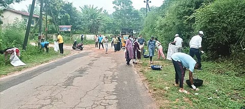 ಕೊಪ್ಪ ತಾಲೂಕು ಆಡಳಿತದ ನೇತೃತ್ವದಲ್ಲಿ ನಮ್ಮ ಕೊಪ್ಪ ಸ್ವಚ್ಛ ಕೊಪ್ಪ ಅಭಿಯಾನದ ನಿಮಿತ್ತ ರಾಘವೇಂದ್ರ ನಗರದ ರಸ್ತೆ ಇಕ್ಕೆಲಗಳಲ್ಲಿ ಸ್ವಚ್ಛತಾ ಕಾರ್ಯ ನಡೆಸಲಾಯಿತು.