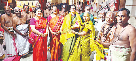 ತಮಿಳುನಾಡಿನ ಶ್ರೀ ಪೆರಂಬೂದೂರಿನ ಕಲಿಯನ್ ರಾಮಾನುಜಕೂಟದಲ್ಲಿ ಆಯೋಜಿಸಿದ್ದ ಉಪನ್ಯಾಸ ನೀಡಿದ ಸ್ಥಾನೀಕಂ ಅನುರಾಧಾ ಅವರನ್ನು  ಭಾಗವತ ಮುಖಂಡರು ಅಭಿನಂದಿಸಿದರು. 