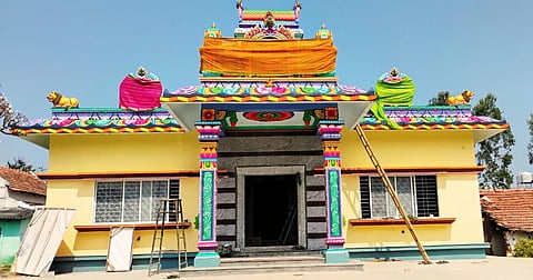  ಮಳವಳ್ಳಿ ತಾಲೂಕಿನ ಚಿಕ್ಕೇಗೌಡನದೊಡ್ಡಿ(ಗುಮ್ಮನಹುಂಡಿ) ಗ್ರಾಮದಲ್ಲಿ ನಿರ್ಮಾಣಗೊಂಡಿರುವ ಗ್ರಾಮ ದೇವತೆ ಮಾರಮ್ಮ ದೇವಾಲಯ ಲೋಕಾರ್ಪಣೆಗೆ ಸಿದ್ಧಗೊಂಡಿರುವುದು.
