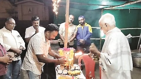 ಪೊನ್ನಂಪೇಟೆಯಲ್ಲಿ ಕೆಟಿಡಿಒ ವತಿಯಿಂದ ಶಬರಿಮಲೆ ಯಾತ್ರೆಗಳಿಗೆ ವಿಶ್ರಾಂತಿ ಗ್ರಹವನ್ನು ಕೆಟಿಡಿಒ ಜಿಲ್ಲಾ ಅಧ್ಯಕ್ಷ ಕಳ್ಳಿಚಂಡ ಪರಶುರಾಮ್ ಉದ್ಘಾಟಿಸಿದರು. ಕೆಂಪೇಗೌಡ, ಅಖಿಲ್ ಶಿವಾಜಿ, ಹೇಮಂತ್ ಕುಮಾರ್, ರವಿ ಇದ್ದರು.