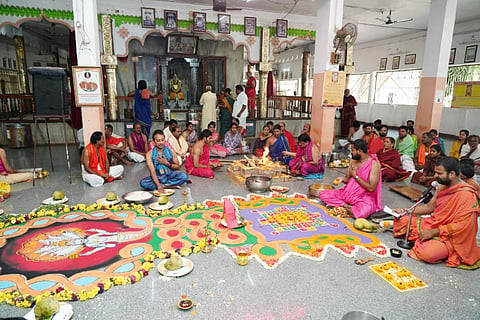 ರಾಯಚೂರಿನ ರಾಘವೇಂದ್ರ ಸ್ವಾಮಿಗಳ ಮಠದಲ್ಲಿ ಶ್ರಾವಣ ಮಾಸದ ಪೂಜೆ ಮತ್ತು ಸುಬ್ರಹ್ಮಣ್ಯ ಸ್ವಾಮಿಯ ವಿಶೇಷ ಪೂಜೆ, ಅಭಿಷೇಕ ಆಯೋಜಿಸಲಾಗಿತ್ತು.