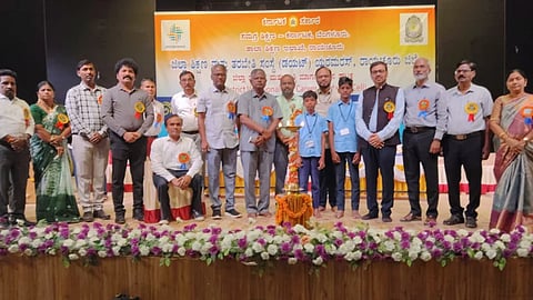 ರಾಯಚೂರಿನ ಪಂ.ಸಿದ್ದರಾಮ ಜಂಬಲದಿನ್ನಿ ರಂಗಮಂದಿರದಲ್ಲಿ  ಮಂಗಳವರ ಹಮ್ಮಿಕೊಳ್ಳಲಾಗಿದ್ದ 10ನೇ ತರಗತಿ, ಪಿಯುಸಿ ನಂತರ ವೃತ್ತಿ ಪ್ರಪಂಚದ ಅರಿವು ಮೂಡಿಸಲು ವೃತ್ತಿ ಶಿಕ್ಷಣ ಪ್ರದರ್ಶನ ಮತ್ತು ಕೆರಿಯರ್ ಮೇಳಕ್ಕೆ ಜಿಪಂ ಉಪ ಕಾರ್ಯದರ್ಶಿ ಹಾಲಸಿದ್ದಪ್ಪ ಪೂಜಾರಿ ಚಾಲನೆ ನೀಡಿದರು. ಡಿಡಿಪಿಐ ಡಾ.ಕೆ.ಡಿ.ಬಡಿಗೇರ, ಡಿಡಿಪಿಯು ಸೋಮಶೇಖರಪ್ಪ ಹೋಕ್ರಾಣಿ, ಡಯಟ್ ಪ್ರಾಂಶುಪಾಲರಾದ ಚಂದ್ರಶೇಖರ ಭಂಡಾರಿ, ಡಯಟ್ ಹಿರಿಯ ಉಪನ್ಯಾಸಕರಾದ ಸುಖದೇವ, ಶಿವಮ್ಮ, ಸುಖದೇವ್ ಇದ್ದರು.