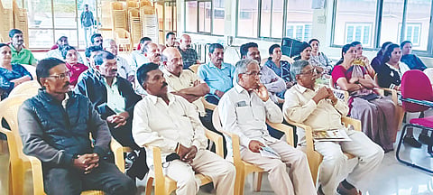 ಸೋಮವಾರಪೇಟೆ ತಾಲೂಕು ಐಗೂರು ಗ್ರಾಮದಲ್ಲಿ ನಡೆಯಲಿರುವ ಸೋಮವಾರಪೇಟೆ ತಾಲೂಕು 9ನೇ ಸಾಹಿತ್ಯ ಸಮ್ಮೇಳನದ ಸಿದ್ಧತೆ ಕುರಿತು ವಿವಿಧ ಸಮಿತಿ ಪದಾಧಿಕಾರಿಗಳ ಸಭೆಯಲ್ಲಿ ಕಸಾಪ ತಾಲೂಕು ಅಧ್ಯಕ್ಷ  ಎಸ್.ಡಿ.ವಿಜೇತ್,  ಕಾರ್ಯದರ್ಶಿ ಜ್ಯೋತಿ ಅರುಣ್, ಖಜಾಂಚಿ ಕೆ.ಪಿ.ದಿನೇಶ್ ಹಾಗೂ ವಿವಿಧ ಸಮಿತಿಗಳ ಅಧ್ಯಕ್ಷರು ಇದ್ದರು. 
