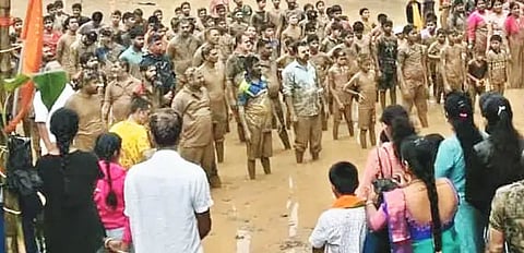 ಶೃಂಗೇರಿ ತಾಲೂಕು ವಿದ್ಯಾರಣ್ಯಪುರ ವಿದ್ಯಾಶಂಕರ್ ಬಾಪಟ್ ಗದ್ದೆಯಲ್ಲಿ ಆರ್‌ಎಸ್‌ಎಸ್‌ನಿಂದ ಗ್ರಾಮೀಣ ಕ್ರೀಡೆ ಆಯೋಜಿಸಲಾಗಿತ್ತು. ಎಚ್.ಎಸ್.ವೇಣುಗೋಪಾಲ್, ರಾಘವೇಂದ್ರ ಹಂಚಲಿ, ವಿಶ್ವನಾಥ್, ಮೋಹನ್‌ರಾಜ್ ಇದ್ದರು.