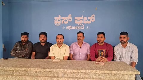  ಪತ್ರಿಕಾಗೋಷ್ಠಿಯಲ್ಲಿ  ಮಹೇಶ್ ತಿಮ್ಮಯ್ಯ,  ನಿತಿನ್,ಜಿಲ್ಲಾ ಕಾರ್ಯದರ್ಶಿ ಅನಂತ್ ಕುಮಾರ್ ಹಾಜರಿದ್ದರು. 