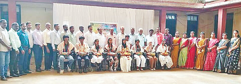 ಶನಿವಾರಸಂತೆ ಭಾರತಿ ವಿದ್ಯಾಸಂಸ್ಥೆಯಲ್ಲಿ ಆಯೋಜಿಸಿದ್ದ ಕಾರ್ಯಕ್ರಮದಲ್ಲಿ ಎಸ್‌ಎಸ್‌ಎಲ್‌ಸಿ ಮತ್ತು ಪಿಯುಸಿ ಪರೀಕ್ಷೆಯಲ್ಲಿ ಅತಿ ಹೆಚ್ಚು ಅಂಕಗಳಿಸಿದ ವಿದ್ಯಾರ್ಥಿಗಳನ್ನು ಸನ್ಮಾನಿಸಲಾಯಿತು. ಬಿ.ಕೆ.ಚಿಣ್ಣಪ್ಪ, ಜಗನ್‌ಪಾಲ್, ಮಹಮದ್‌ಪಾಷ, ಎನ್.ಕೆ.ಅಪ್ಪಸ್ವಾಮಿ, ಚಿಣ್ಣಪ್ಪ, ಆನಂದ್, ಕೇಶವಮೂರ್ತಿ, ದೇವರಾಜ್, ಎಸ್.ಜಿ.ಅಶೋಕ್, ನರಸಿಂಹಮೂರ್ತಿ ಇದ್ದರು.