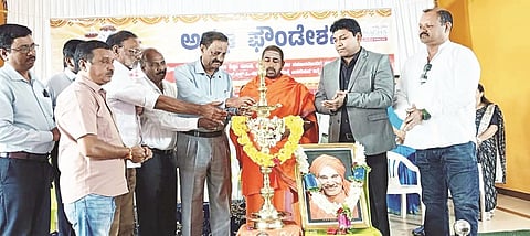 ಶನಿವಾರಸಂತೆಯಲ್ಲಿ ಏರ್ಪಡಿಸಿದ್ದ ‘ನಾನು ಮತ್ತು ಪರೀಕ್ಷೆ’ ಕಾರ್ಯಗಾವನ್ನು ಹಿರಿಯ ವಕೀಲ ಚಂದ್ರಮೌಳಿ ಉದ್ಘಾಟಿಸಿದರು. ಮನೆಹಳ್ಳಿ ಮಠದ ಶ್ರೀಮಹಂತ ಶಿವಲಿಂಗಸ್ವಾಮೀಜಿ, ಸಂಪನ್ಮೂಲ ವ್ಯಕ್ತಿ ಸಾಗರ್, ಬಿಇಒ ಕೃಷ್ಣಪ್ಪ ಮುಂತಾದವರು ಇತರರಿದ್ದರು.