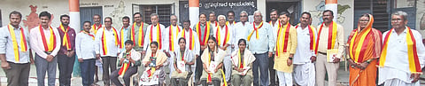 ಚಿತ್ತಾಪುರ ತಾಲೂಕಿನ ಭೀಮನಹಳ್ಳಿಯಲ್ಲಿ ಹಮ್ಮಿಕೊಂಡಿದ್ದ ಮಕ್ಕಳ ಸಾಹಿತ್ಯ ಸಂಭ್ರಮದಲ್ಲಿ ವಿವಿಧ ಸ್ಪರ್ಧೆ ವಿಜೇತ ಮಕ್ಕಳಿಗೆ ಸನ್ಮಾನಿಸಿ ಪ್ರೋತ್ಸಾಹಿಸಲಾಯಿತು. ಜಗಣ್ಣಗೌಡ ರಾಮತೀರ್ಥ, ಶರಣಗೌಡ ಮಾದ್ವಾರ, ವೀರಭದ್ರಪ್ಪ ಗುರುಮಿಠಕಲ್​, ವೀರೇಂದ್ರ ಕೊಲ್ಲೂರ, ಅಪ್ಪಯ್ಯ ಹಿರೇಮಠ, ಲಿಂಗಣ್ಣ ಗೋಡೆಕರ್​, ಸಂಗಮೇಶ ರೋಣದ ಇತರರಿದ್ದರು.