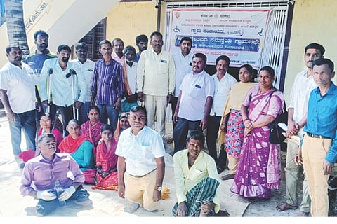 ಓಜನಹಳ್ಳಿಯಲ್ಲಿ ಅಂಗವಿಕಲರ ಸಮನ್ವಯ ಗ್ರಾಮ ಸಭೆ ಹಮ್ಮಿಕೊಳ್ಳಲಾಗಿತ್ತು. ಗ್ರಾಪಂ ಅಧ್ಯಕ್ಷ ಉಡಚಪ್ಪ ಭೋವಿ, ಕಾರ್ಯದರ್ಶಿ ಆದಯ್ಯ ಹೇರೂರು, ಕಾಯಕ ಮಿತ್ರ ಮಾಮೂಬೀ, ಗ್ರಾಮೀಣ ಪುನರ್ವಸತಿ ಕಾರ್ಯಕರ್ತರಾದ ಮಲ್ಲಿಕಾರ್ಜುನ ಪೂಜಾರ, ಸಿದ್ದಲಿಂಗಮ್ಮ ಹಾಲಗುಂಡಿ ಇತರರಿದ್ದರು.
