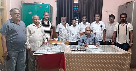 ಬಾದಾಮಿ ನಗರದ ಕುಮಾರೇಶ್ವರ ಸಭಾಭವನದಲ್ಲಿ ಜಿಲ್ಲಾ ಹಾಗೂ ತಾಲೂಕು ಕರ್ನಾಟಕ ರಾಜ್ಯ ದೈಹಿಕ ಶಿಕ್ಷಣ ಶಿಕ್ಷಕರ ಸಂಘದ ವತಿಯಿಂದ ಆಯೋಜಿಸಿದ್ದ ರಾಜ್ಯ ಕಾರ್ಯಕಾರಿಣಿ ಸಭೆ, ಶೈಕ್ಷಣಿಕ ಕಾರ್ಯಾಗಾರ, ನಿವೃತ್ತರಿಗೆ ಸನ್ಮಾನ, ಪ್ರತಿಭಾ ಪುರಸ್ಕಾರ ಕಾರ್ಯಕ್ರಮವನ್ನು ಶಾಸಕ ಭೀಮಸೇನ ಚಿಮ್ಮನಕಟ್ಟಿ ಉದ್ಘಾಟಿಸಿದರು.  ಚೌಡಪ್ಪ, ಬಿ.ಎಸ್.ಅಬ್ಬಿಗೇರಿ, ಬಿ.ಎಚ್.ಹಳಗೇರಿ, ಎಂ.ಸಿ.ನಾಲತವಾಡ ಇತರರಿದ್ದರು.