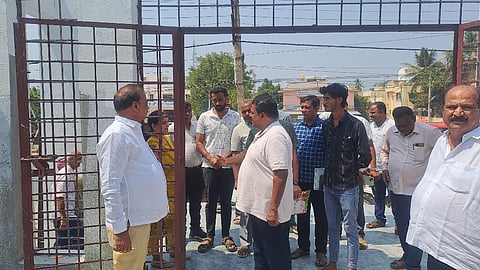  ಚನ್ನರಾಯಪಟ್ಟಣದ ನವೋದಯ ವೃತ್ತದ ಬಳಿ ನೂತನವಾಗಿ ನಿರ್ಮಿಸುತ್ತಿರುವ ಪುರಸಭಾ ಕಚೇರಿಯ ಕಾಮಗಾರಿಯನ್ನು ಶಾಸಕ ಸಿ.ಎನ್.ಬಾಲಕೃಷ್ಣ ವೀಕ್ಷಿಸಿ ಮಾತನಾಡಿದರು. ವೆಂಕಟೇಶಮೂರ್ತಿ, ಅನಿಲ್ ಮರಗೂರು, ಆರ್. ಯತೀಶ್ ಕುಮಾರ್, ಕೆ.ರುಕ್ಮಣಿ, ವಾರ್ಡನ್ ಮಂಜುನಾಥ್ ಸೇರಿದಂತೆ ಇತರರು ಇದ್ದರು