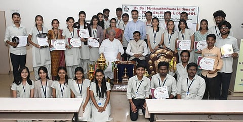 ಜೆಎಸ್​ಎಸ್ ವಿದ್ಯಾಥಿರ್ಗಳ ಸನ್ಮಾನ