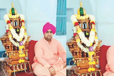 ಗುರುಗುಂಟಾದ ಮುಸ್ಲಿಂ ಯುವಕ ಯಿಲಾಯಿದ್ದೀನ್ ನಿರ್ಮಿಸಿದ ಶ್ರೀ ಅಮರೇಶ್ವರ ರಥದ ಪ್ರತಿಕೃತಿ.
