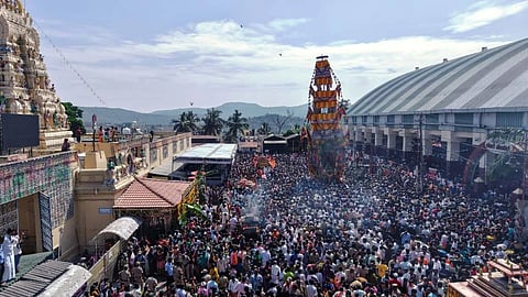 ಮಲೆಮಹದೇಶ್ವರ ಬೆಟ್ಟದಲ್ಲಿ ಲಕ್ಷಾಂತರ ಭಕ್ತರ ಸಮ್ಮುಖದಲ್ಲಿ ಮಹಾ ರಥೋತ್ಸವವು ವಿಜೃಂಭಣೆಯಿಂದ ನೆರವೇರಿತು. 