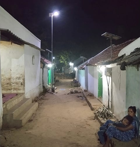  ಮೆದಗನಾಣೆ ಗಿರಿಜನರ ಹಾಡಿಗೆ ಸೆಸ್ಕ್‌ನಿಂದ ವಿದ್ಯುತ್ ಸೌಕರ್ಯ ಕಲ್ಪಿಸಿರುವುದು.