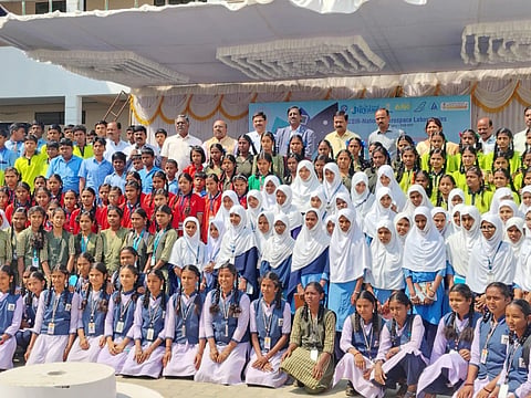 scientist, students, meet